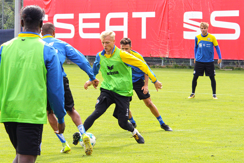 Eintracht Braunschweig Wiebe Und Decarli Fallen Aus RegionalHeute De