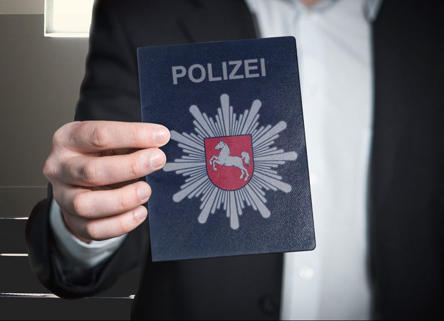 72 jähriger wollte Tankrechnung mit Falschgeld bezahlen regionalHeute de