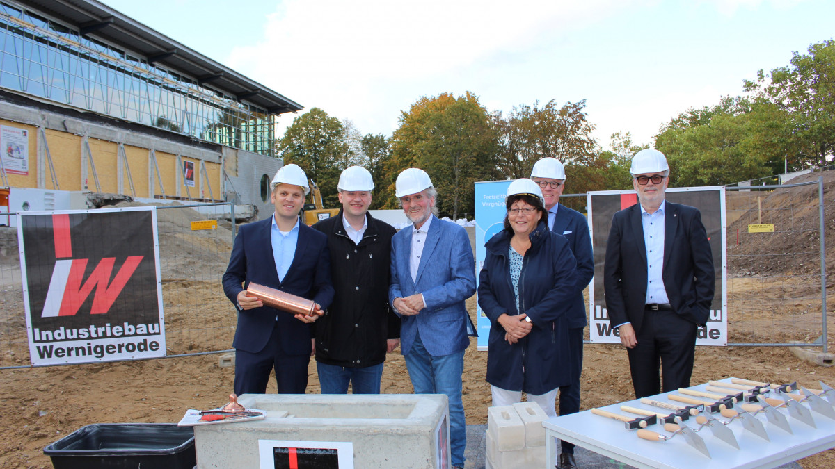 Hallenbad Heidberg Der Grundstein Ist Gelegt Regionalheute De