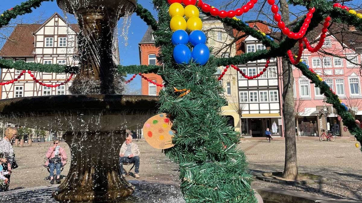 Peine Osterbrunnen wird wieder festlich geschmückt regionalHeute de