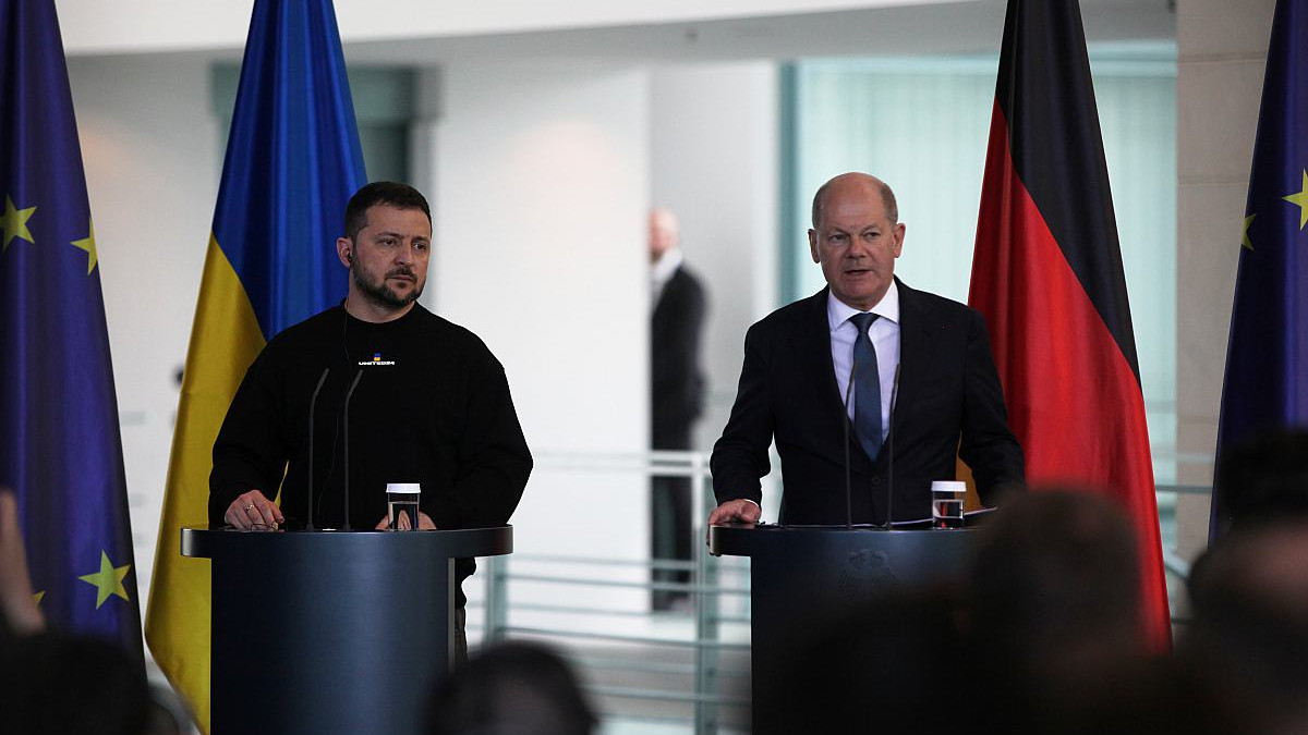 Selenskyj Begr T Neues Waffenpaket Als Starke Hilfe Regionalheute De