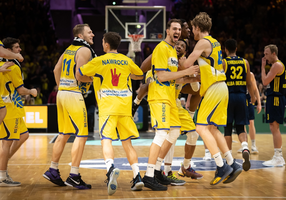 Der ganz normale Wahnsinn Basketball Löwen schlagen Alba