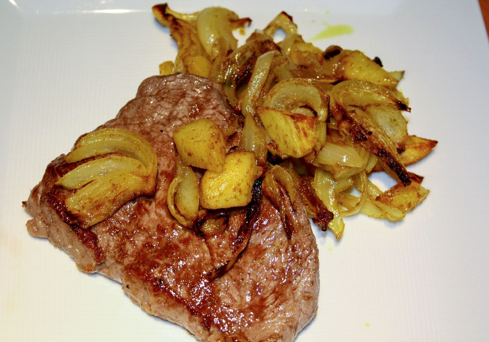 Rumpsteak mit Kartoffel-Zwiebel-Gemüse | regionalHeute.de