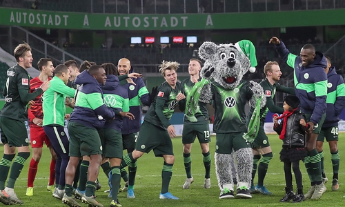 Die Mannschaft feierte nach dem Abpfiff ausgelassen. 