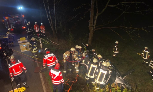 Der Verletzte wurde ins Krankenhaus verbracht. Über Art und Schwere der Verletzung wurden keine Angaben gemacht.

Foto: Feuerwehr Königslutter