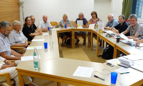 Rege Diskussion bei zweiten Diskussionsabend am
4. Juli über die Forderungen zur Rückholung des Atommülls und des Giftmülls
aus der Schachtanlage Asse II. Foto: Andreas Riekeberg