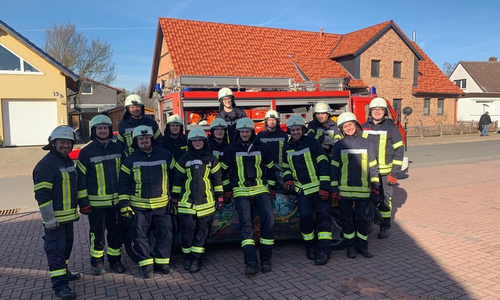 Die neu ausgebildeten Feuerwehrmänner und Feuerwehrfrauen. Foto: Gemeinde Lehre