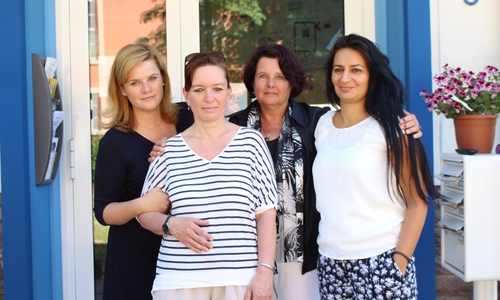 Von links: Inga Schmidt (Pädagogische Leitung), Susanne Goldbach (Mitarbeiterin), Ulrike Hesselbach (Vorsitzende) und Nurcan Zeren (Mitarbeiterin). Foto: Max Förster 