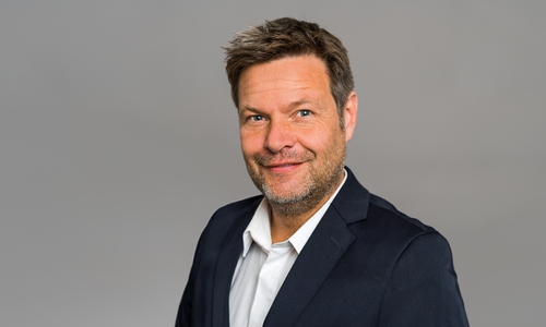 Robert Habeck, Umwelt- und Landwirtschaftsminister in Schleswig-Holstein, referiert beim Winterabend. Foto: Bündnis90/Die Grünen