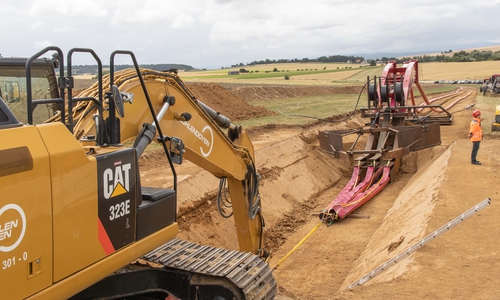Heute wurde die neue Methode vorgestellt, stromkabel schneller unter die Erde zu bekommen. Fotos: Rudolf Karliczek