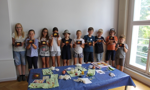 Stolz präsentieren die Kinder ihre Ergebnisse. Foto: Museum Wolfenbüttel