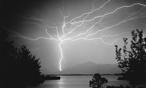 An der Ostfalia findet wieder der Experimentalvortrag "Gewitterblitz und Tesla-Ströme" statt. Foto: Ostfalia 