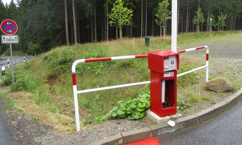 Der Automat wurde stark beschädigt. Foto: Polizei