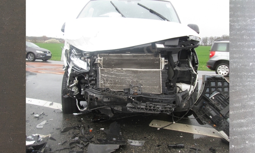 Einer der beiden beteiligten Multivans. Foto: Polizei