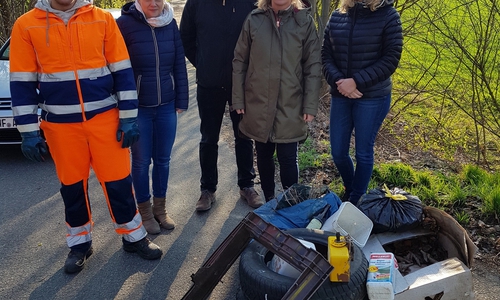 Matthias Behrens (Mitarbeiter ALW), Anne Krämer (Mitarbeiterin Ordnungsamt SG Sickte), Steffen Köppe (Leiter Ordnungsamt), Dunja Kreiser (Bürgermeisterin Gemeinde Evessen), Sandra Wehr (Werksleiterin ALW) (v. li.). Foto: privat