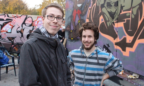 Dave Kretschmer und Valentin Jesske arbeiten auch ehrenamtlich auf dem Skaterplatz mit. Fotos / Video: Sandra Zecchino