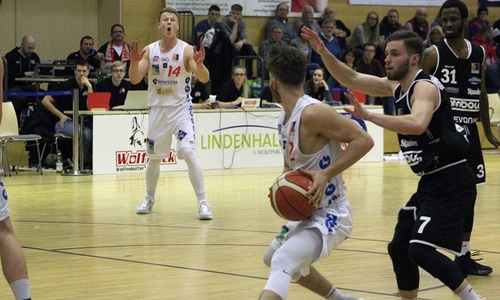 Gib mir den Ball! Doppellizenzspieler Luis Figge wollte es wissen. Fotos: Rayk Maschauer