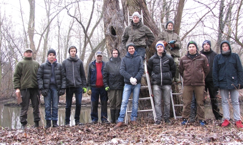 Reinigung der Nistkästen am Stadtgraben durch die Sportfischerjugend. Foto: Privat