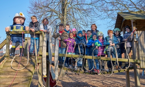 Die Feuerwehr zu Gast in der Grundschule Clauen. Fotos: Tobias Paschwitz/Feuerwehr Hohenhameln