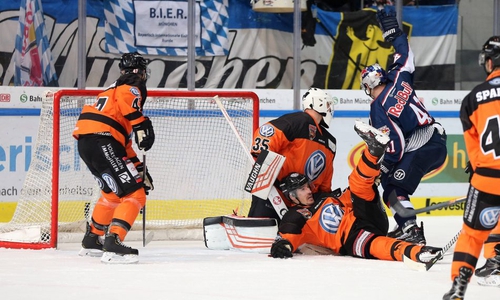 Der Meister brachte den dreifachen Vizemeister zu Fall. Foto: imago/GEPA Pictures