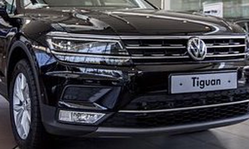 Ein weißer VW Tiguan hat eine Golf-Fahrerin genötigt. Symbolbild: Pixabay