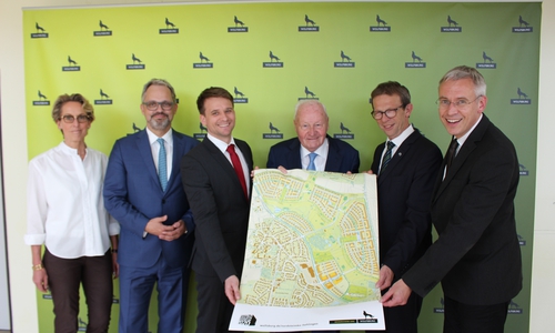 Stadt und Investor präsentieren stolz die Pläne für das Neubaugebiet zwischen Nordsteimke und Hehlingen. Antonia Kinze (Kaufmännische Geschäftsführung Groth Gruppe), Henrik Thomsen (Technische Geschäftsführung Groth Gruppe), Friederich Sahle (Sahle Baubetreuungsgesellschaft mbH), Klaus Groth (Geschäftsführer Groth Gruppe), Klaus Mohrs (Oberbürgermeister Wolfsburg), Kai-Uwe Hirschheide (Stadtbaurat Wolfsburg). Foto: Christoph Böttcher