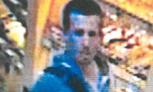 Die Polizei sucht nach diesem Mann. Foto: Polizei