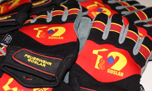 Mithilfe der Betriebsangehörigen brachte die Feuerwehr den Brand schnell unter Kontrolle. Symbolfoto: Anke Donner