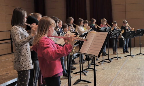 Die Bläserklasse 5b des THG beim Proben. Foto: THG 