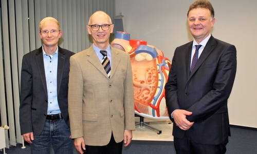 Oberarzt Dr. Christian Gubbe, Prof. Dr. Dirk Hausmann, Chefarzt der Kardiologie im Klinikum Wolfenbüttel sowie Prof. Matthias Antz vom Klinikum Braunschweig luden zur Patienteninformationsveranstaltung ein. Fotos: Städtisches Klinikum Wolfenbüttel