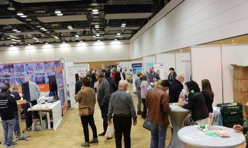 In der Lindenhalle findet noch bis 17 Uhr die Gesundheitsmesse aktiVita statt. Fotos: Anke Donner