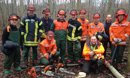 Teilnehmer und Ausbilder. Fotos: Uwe Frobart