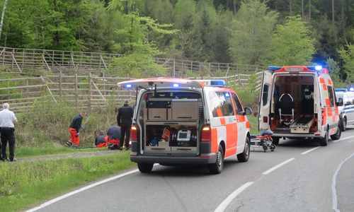 Der Verletzte musste mit dem Hubschrauber abgeholt werden. Foto: Polizei