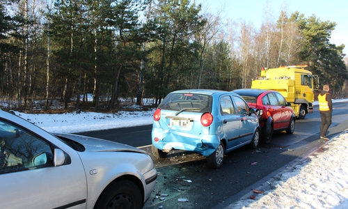 An der Unfallstelle zeigte sich vor allem Blechschaden. Foto: Christoph Böttcher