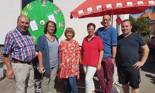 Bürgermeister Karl-Heinz Mühe, Stellvertretende Bürgermeisterin Andrea Föniger, Anne-Kathrin Hass, Carola Mohr, Gerrit Nehrkorn und Kolja Mühe (v. li.). Foto: AWO