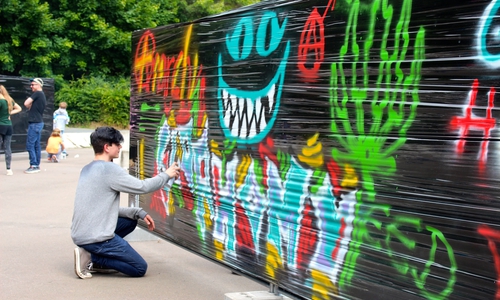 Sachbeschädigung durch Graffitis. Symbolfoto: Sina Rühland