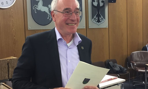 Claus Schillmann wurde am Montag zum Kreisbaurat ernannt. Fotos: Anke Donner