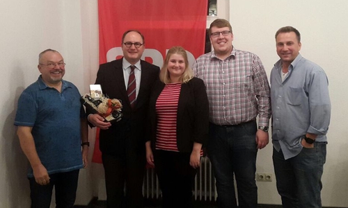 Das Foto zeigt von links Horst Kunz, Olaf Marotz, Nadine Muthmann, Dennis Schünemann und Stefan Wilke. Foto: SPD