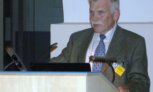 Hans Kolmsee bei seinem Vortrag zum "Schwarzen Herzog" im Landesmuseum. Foto: Privat
