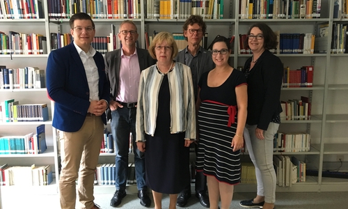 Zum Gespräch in der Bundesakademie trafen sich (von links): Björn Försterling (FDP), Dirk Naumann von der BA, Ulla Ihnen (FDP), Vorstandsvorsitzender Gerd Dallmann, BA-Direktorin Prof. Dr. Vanessa-Isabelle Reinwand-Weiss und Susanne Schütz (FDP). Foto: FDP Wolfenbüttel