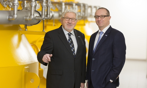  Engagieren sich mit der kommunalen Wasserwirtschaft für Mensch und Umwelt: Verbandsvorsteher Hans-Hermann Baas (l). und Geschäftsführer Olaf Schröder vom Wasserverband Peine. Angesichts des Weltwassertags am 22. März fordern sie mehr Unterstützung für den Ressourcenschutz und die kommunale Wasserwirtschaft von der Politik. Foto: Wasserverband Peine 