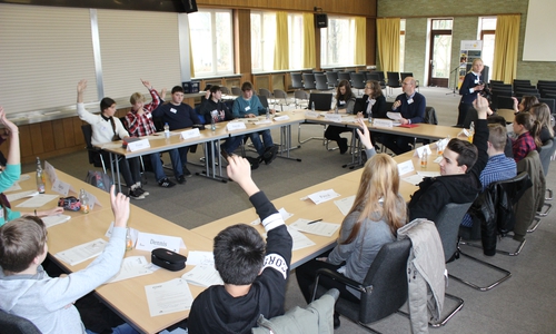 94 Schüler aus drei Goslarer Schulen nahmen an dem politischen Projekt "Pimp your Town" teil. Fotos/Video: Anke Donner/Alec Pein 