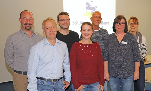 Informierten zum Thema Schmerz: Dr. Roland Diesel, Neurologe und Psychiater Dr. Peter Cordes, Dr. Nils Beiser, Leiter der Schmerzmedizin, Psychologin Dr. Léonie Kerper, Panagiotis Orfanos, Leiter der Physiotherapie Medico, Pain-Nurse Christine Wiesner und Dr. Sirid Vollprecht.

Foto: Städtisches Klinikum Wolfenbüttel