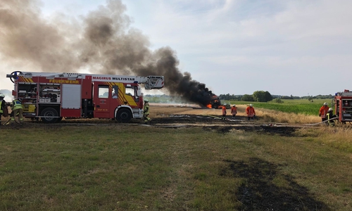 Über Querenhorst war eine riesige Rauchwolke wahrzunehmen. Fotos: Kreisfeuerwehr Helmstedt