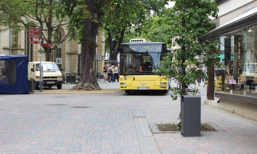 Der Busverkehr wird weiterhin durch die Innenstadt geführt - Grünen-Antrag für eine Neukonzeption der Linienführung wurde abgelehnt. Symbolfoto: Anke Donner