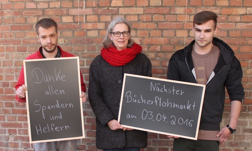 Mitglieder der Aktionsgruppe "Artikel 25" freuen sich über Spenden und laden zum nächsten Flohmarkt ein. Foto: Privat