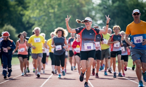 Die Läufergruppe beim 1. Lila Hoffnung Charity Run. Foto: Peter Widera