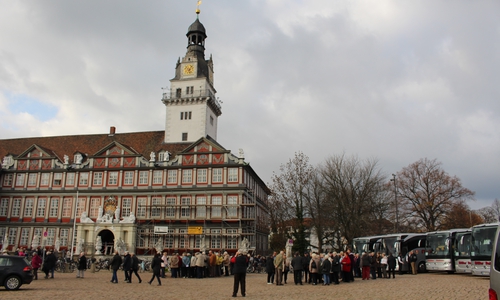 Wolfenbüttel empfängt 300 Reisegäste auf dem Schlossplatz. Foto: Jan Borner
