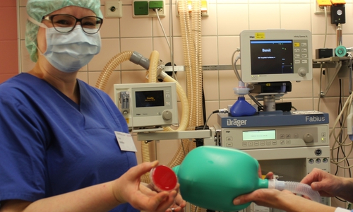  Im Einschleusungsraum eines OP-Saals im Krankenhaus Marienstift
