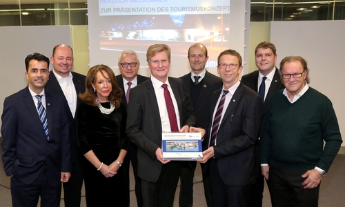 Das Wolfsburger Tourismuskonzept Offizielle Übergabe an Oberbürgermeister Klaus Mohrs. Foto: WMG